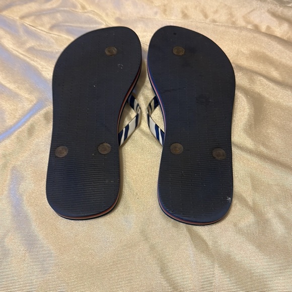 Vera Bradley Turtle Design Flip Flops - Picture 2 of 4